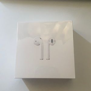 Apple Airpods with charging case (2nd Gen)